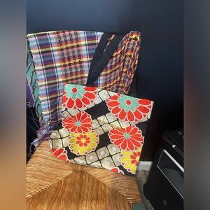 Unique Flower print and shinny gold hand bag